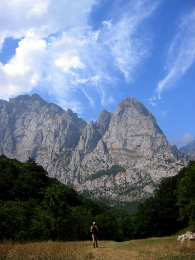 Looking towards the Garganta Cares and Cain